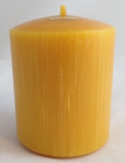 1 Kerze, 10 x 8 cm, Stumpenform, aus 100 % Bienenwachs
